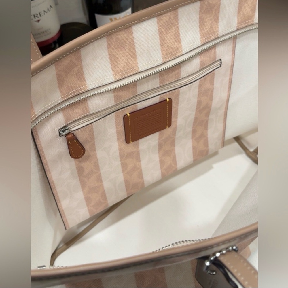 NEW!! NWT Coach Large City Tote Tan&White Striped Tote Bag with Silver Hardware🤍 - Picture 5 of 9